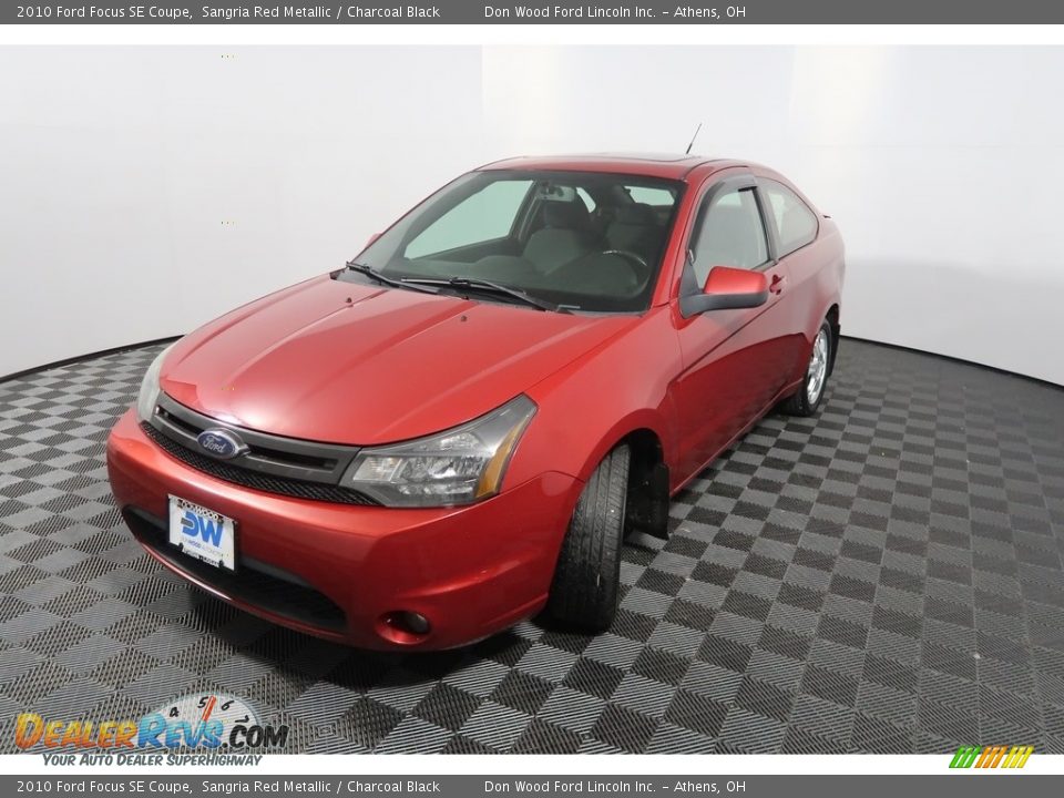 2010 Ford Focus SE Coupe Sangria Red Metallic / Charcoal Black Photo #10