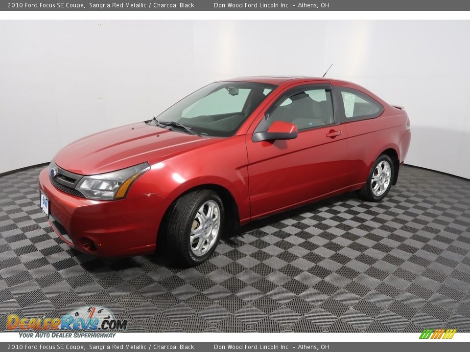 2010 Ford Focus SE Coupe Sangria Red Metallic / Charcoal Black Photo #11
