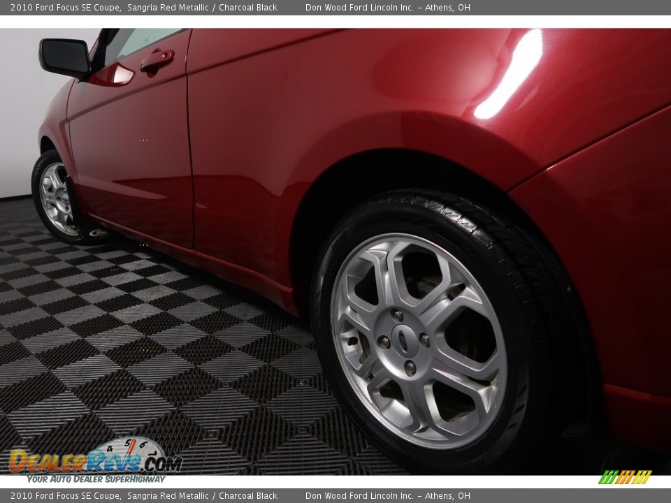 2010 Ford Focus SE Coupe Sangria Red Metallic / Charcoal Black Photo #13