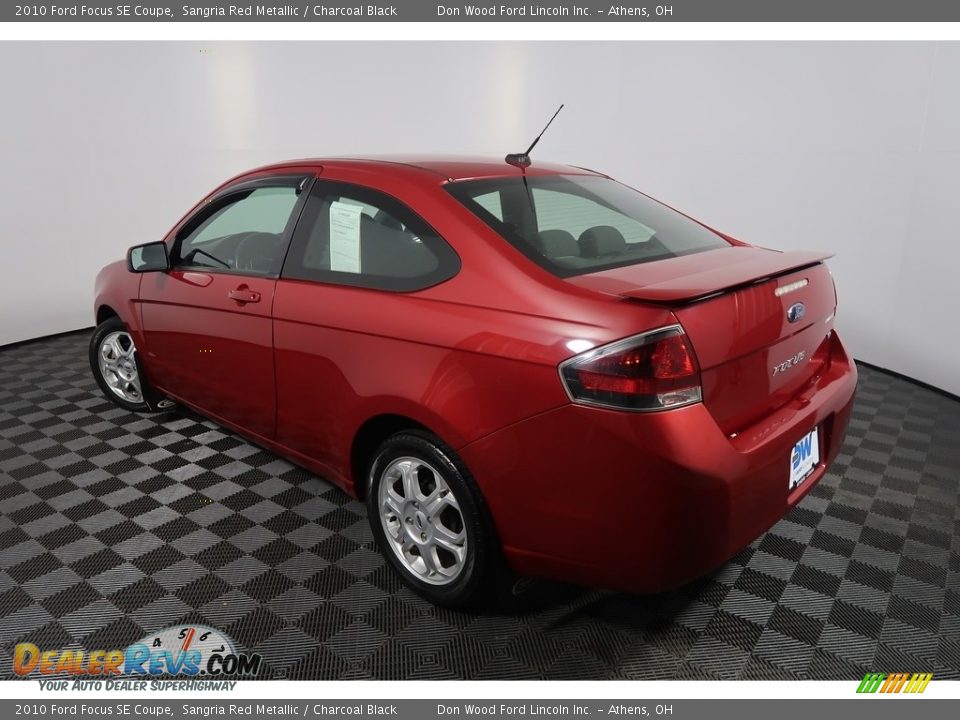 2010 Ford Focus SE Coupe Sangria Red Metallic / Charcoal Black Photo #14