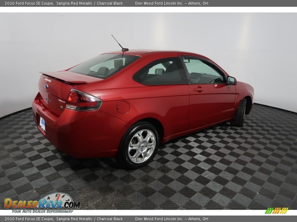 2010 Ford Focus SE Coupe Sangria Red Metallic / Charcoal Black Photo #20