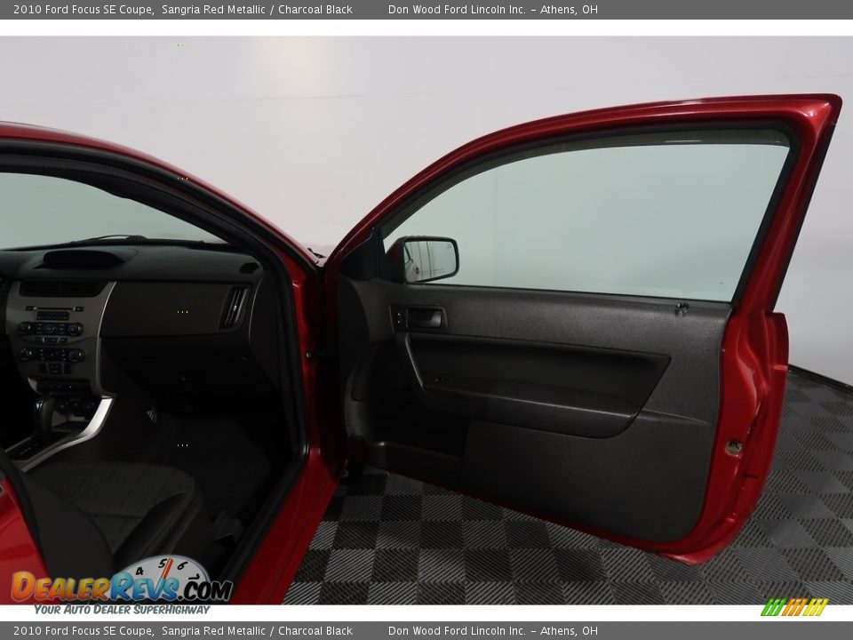2010 Ford Focus SE Coupe Sangria Red Metallic / Charcoal Black Photo #33
