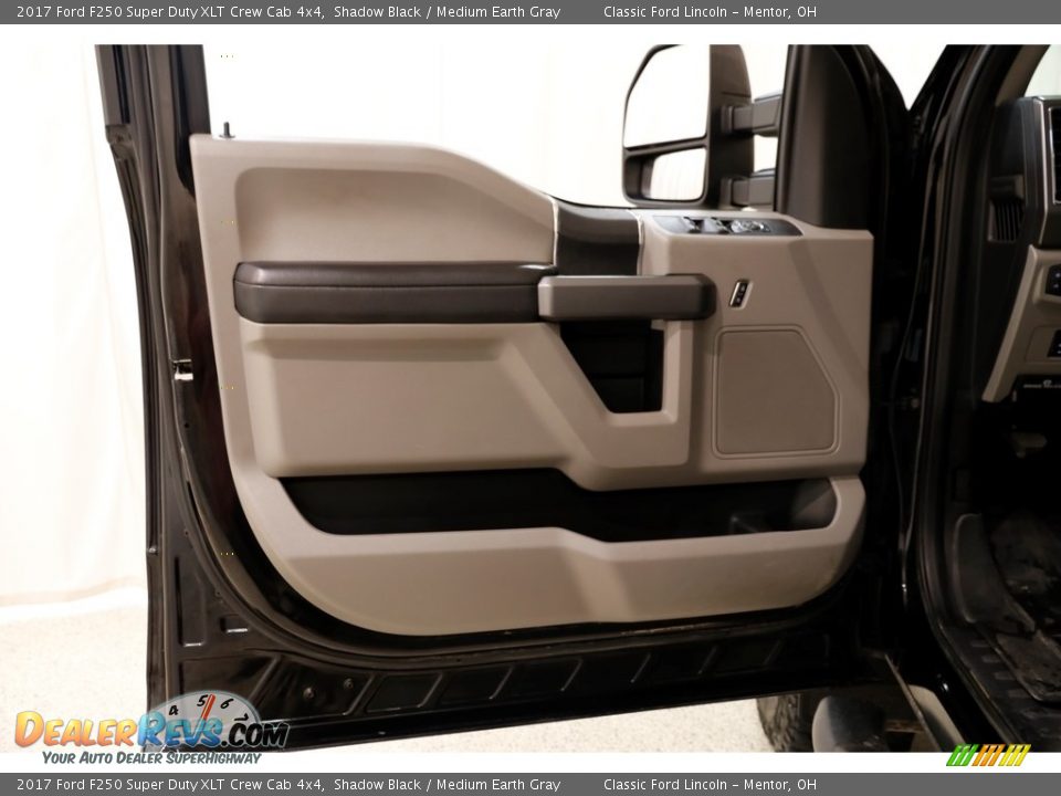 2017 Ford F250 Super Duty XLT Crew Cab 4x4 Shadow Black / Medium Earth Gray Photo #5
