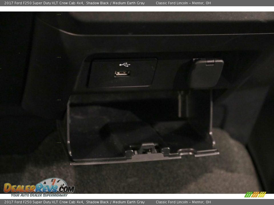 2017 Ford F250 Super Duty XLT Crew Cab 4x4 Shadow Black / Medium Earth Gray Photo #12