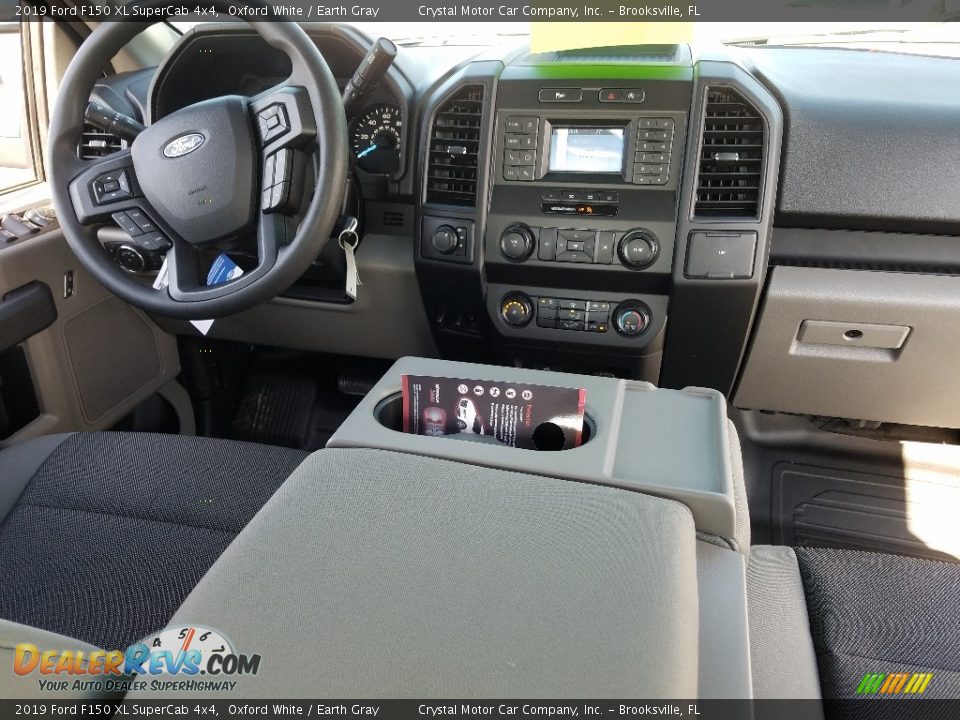 Dashboard of 2019 Ford F150 XL SuperCab 4x4 Photo #13