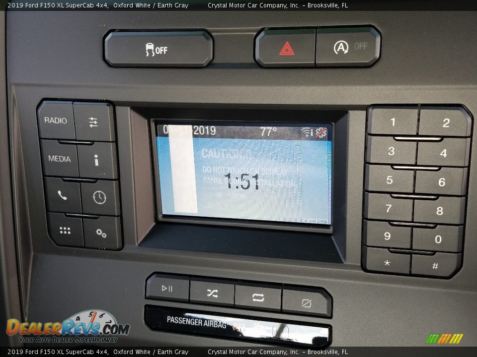 Controls of 2019 Ford F150 XL SuperCab 4x4 Photo #15