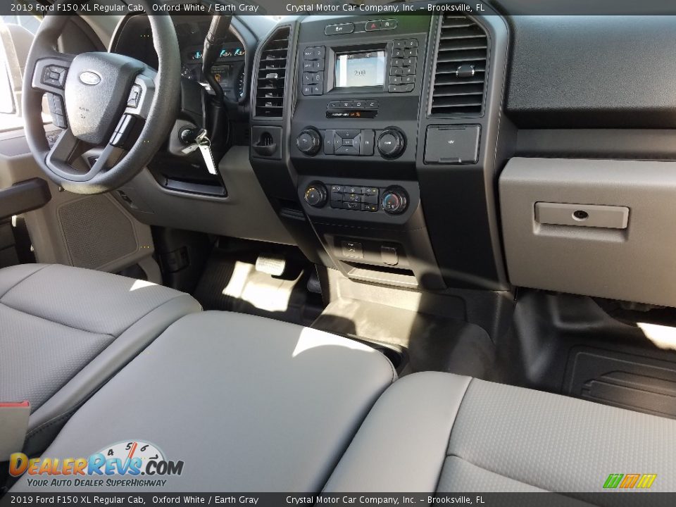 Dashboard of 2019 Ford F150 XL Regular Cab Photo #12