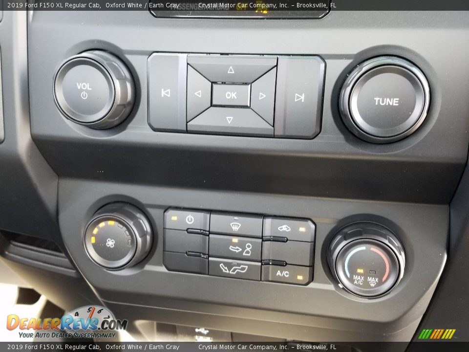 Controls of 2019 Ford F150 XL Regular Cab Photo #15