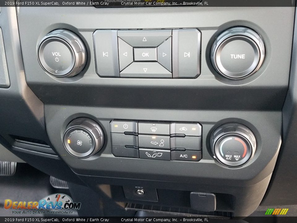 Controls of 2019 Ford F150 XL SuperCab Photo #16