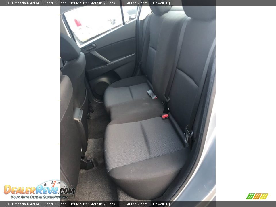 2011 Mazda MAZDA3 i Sport 4 Door Liquid Silver Metallic / Black Photo #16