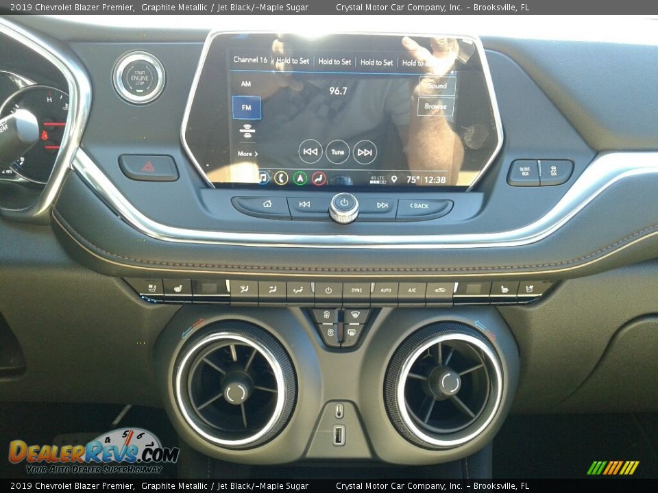 Controls of 2019 Chevrolet Blazer Premier Photo #15