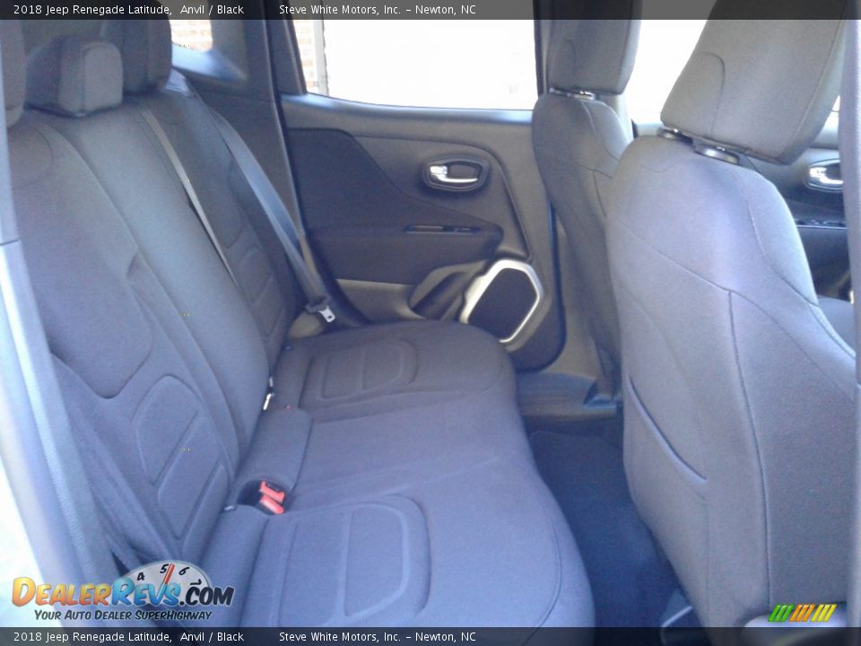 2018 Jeep Renegade Latitude Anvil / Black Photo #14