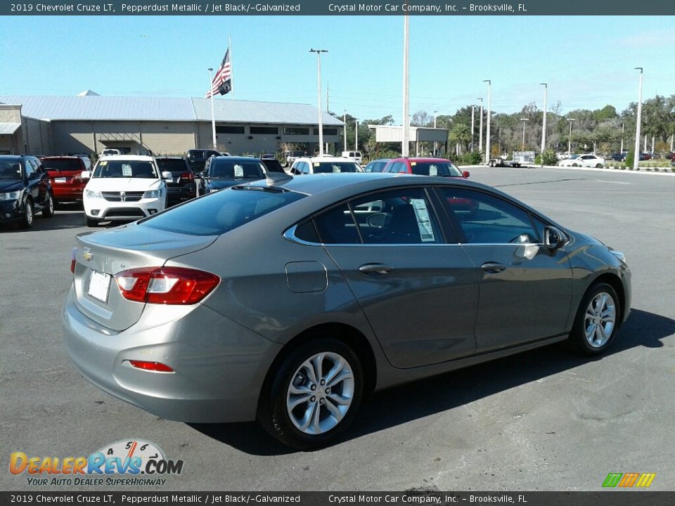 2019 Chevrolet Cruze LT Pepperdust Metallic / Jet Black/­Galvanized Photo #5