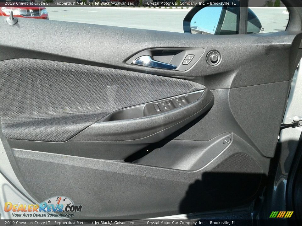 2019 Chevrolet Cruze LT Pepperdust Metallic / Jet Black/­Galvanized Photo #17