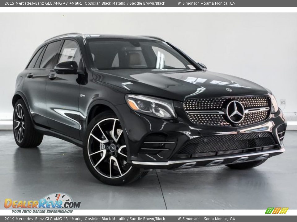 Front 3/4 View of 2019 Mercedes-Benz GLC AMG 43 4Matic Photo #12