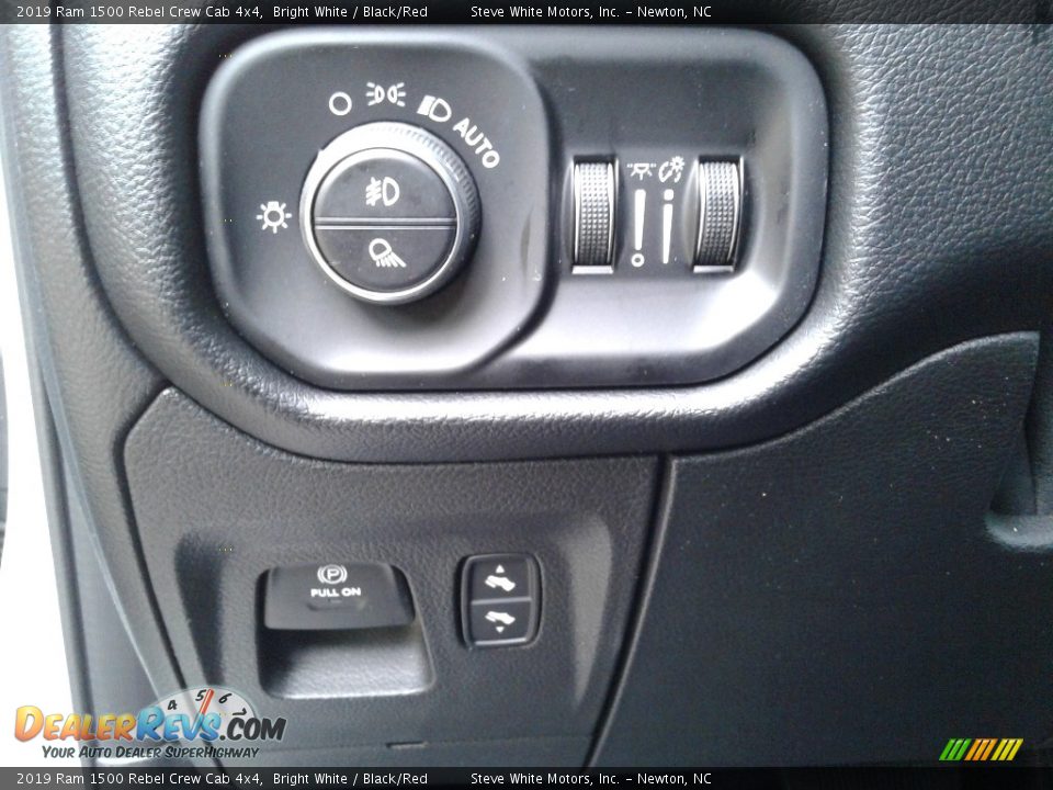 2019 Ram 1500 Rebel Crew Cab 4x4 Bright White / Black/Red Photo #17