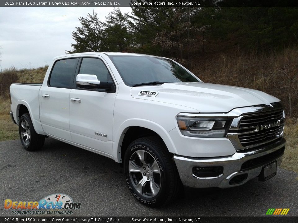 2019 Ram 1500 Laramie Crew Cab 4x4 Ivory Tri–Coat / Black Photo #4