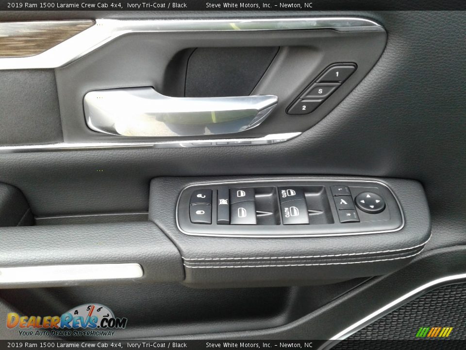 2019 Ram 1500 Laramie Crew Cab 4x4 Ivory Tri–Coat / Black Photo #9