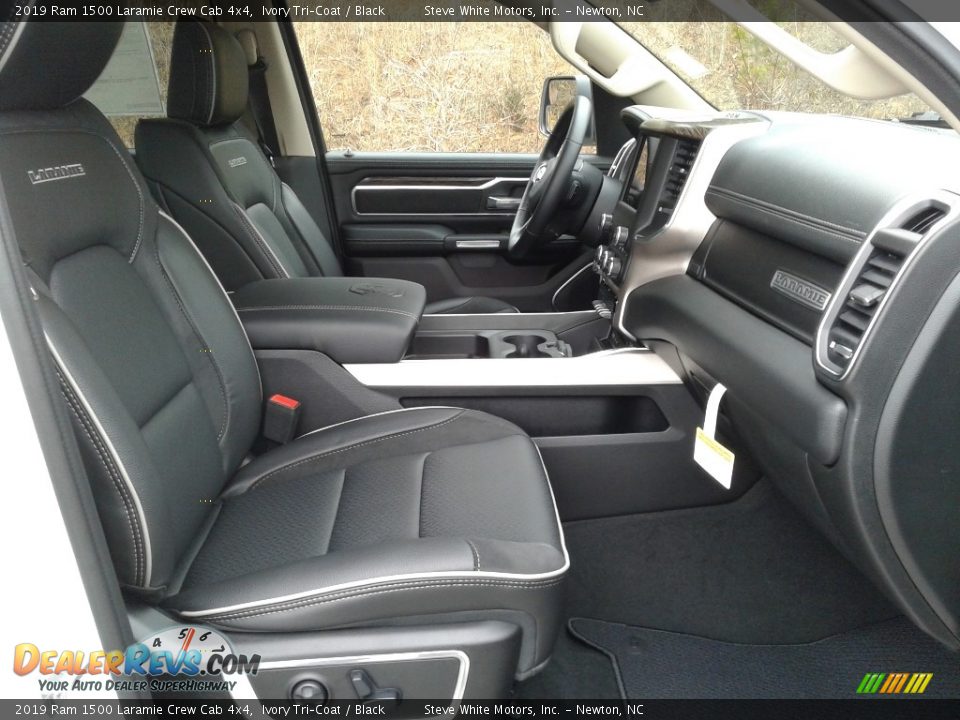 2019 Ram 1500 Laramie Crew Cab 4x4 Ivory Tri–Coat / Black Photo #16