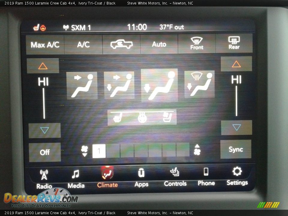 2019 Ram 1500 Laramie Crew Cab 4x4 Ivory Tri–Coat / Black Photo #26