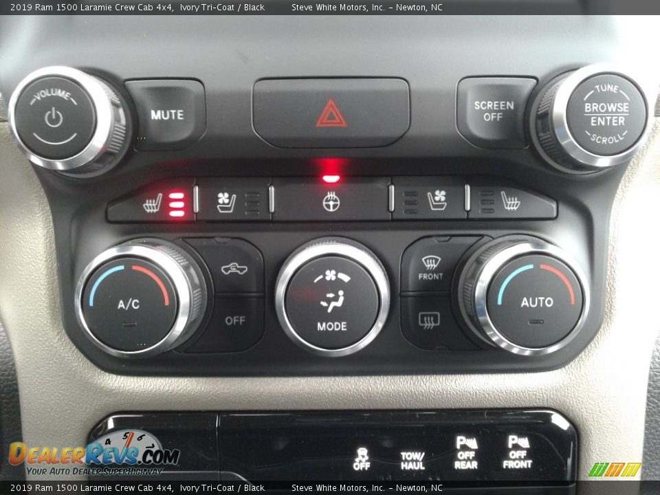 2019 Ram 1500 Laramie Crew Cab 4x4 Ivory Tri–Coat / Black Photo #30