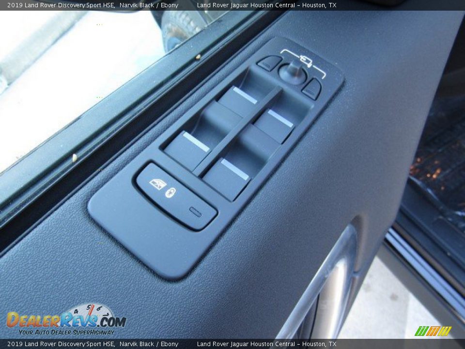 Controls of 2019 Land Rover Discovery Sport HSE Photo #26