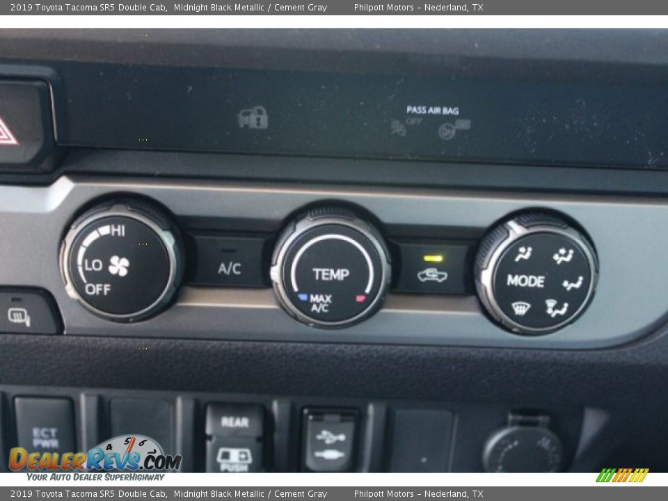 2019 Toyota Tacoma SR5 Double Cab Midnight Black Metallic / Cement Gray Photo #13