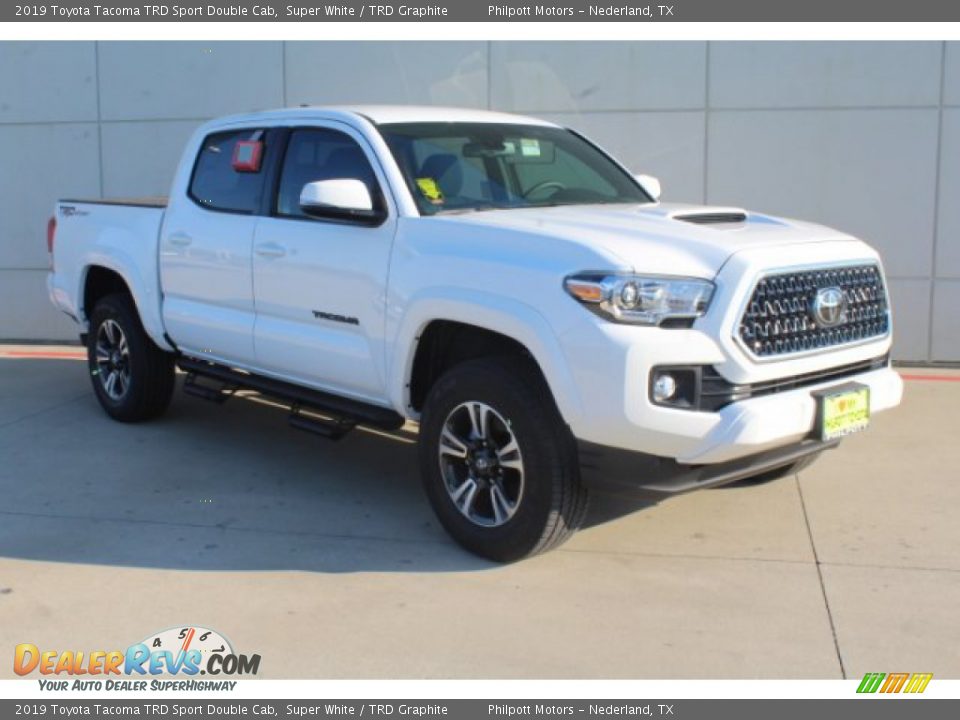 Front 3/4 View of 2019 Toyota Tacoma TRD Sport Double Cab Photo #2