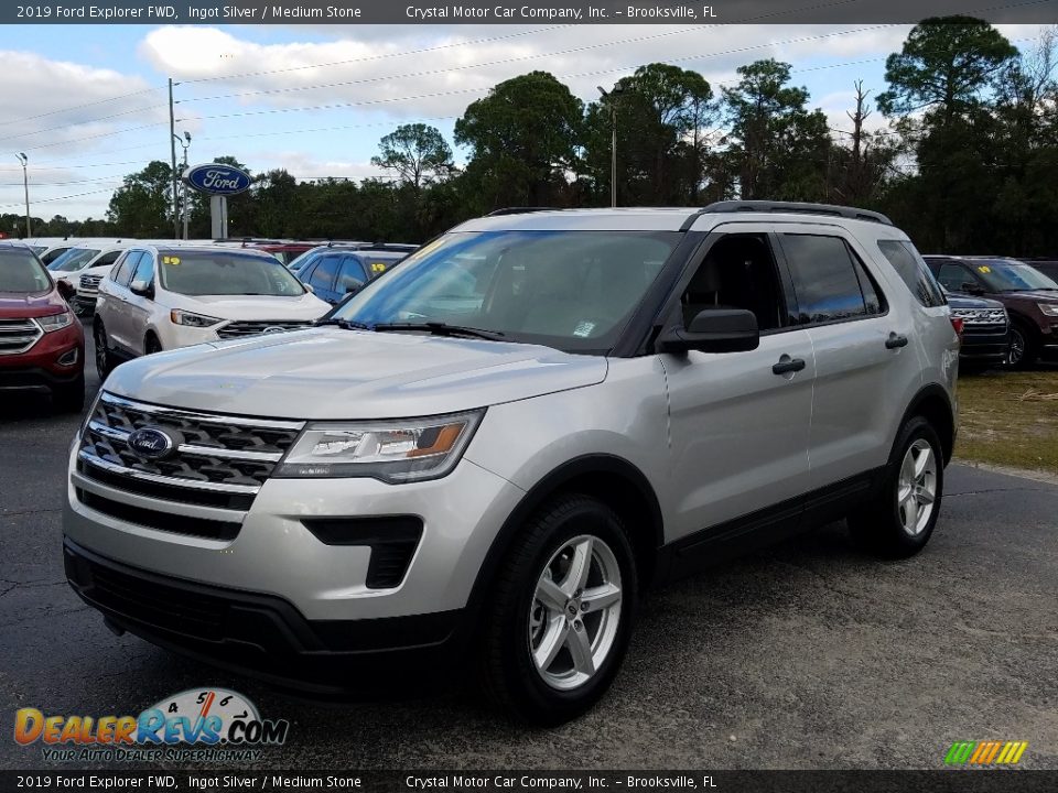 Front 3/4 View of 2019 Ford Explorer FWD Photo #1