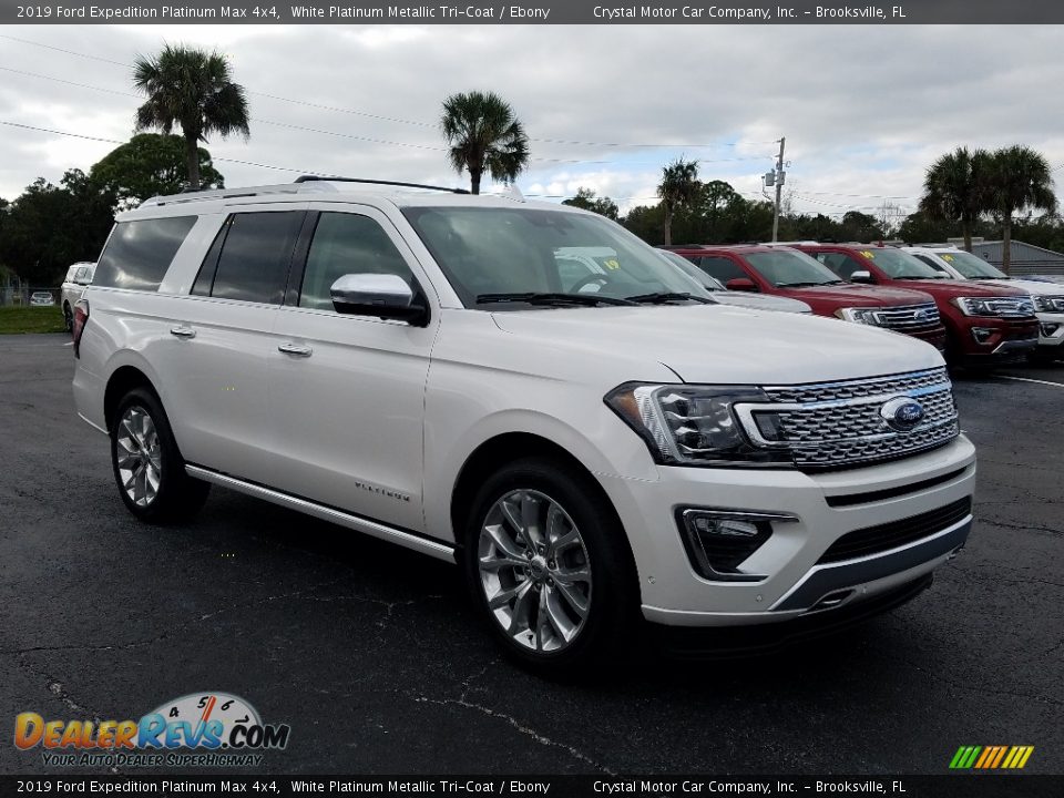 Front 3/4 View of 2019 Ford Expedition Platinum Max 4x4 Photo #7