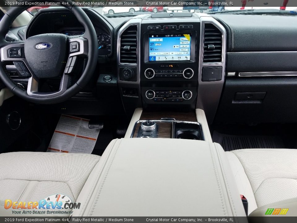 Dashboard of 2019 Ford Expedition Platinum 4x4 Photo #13