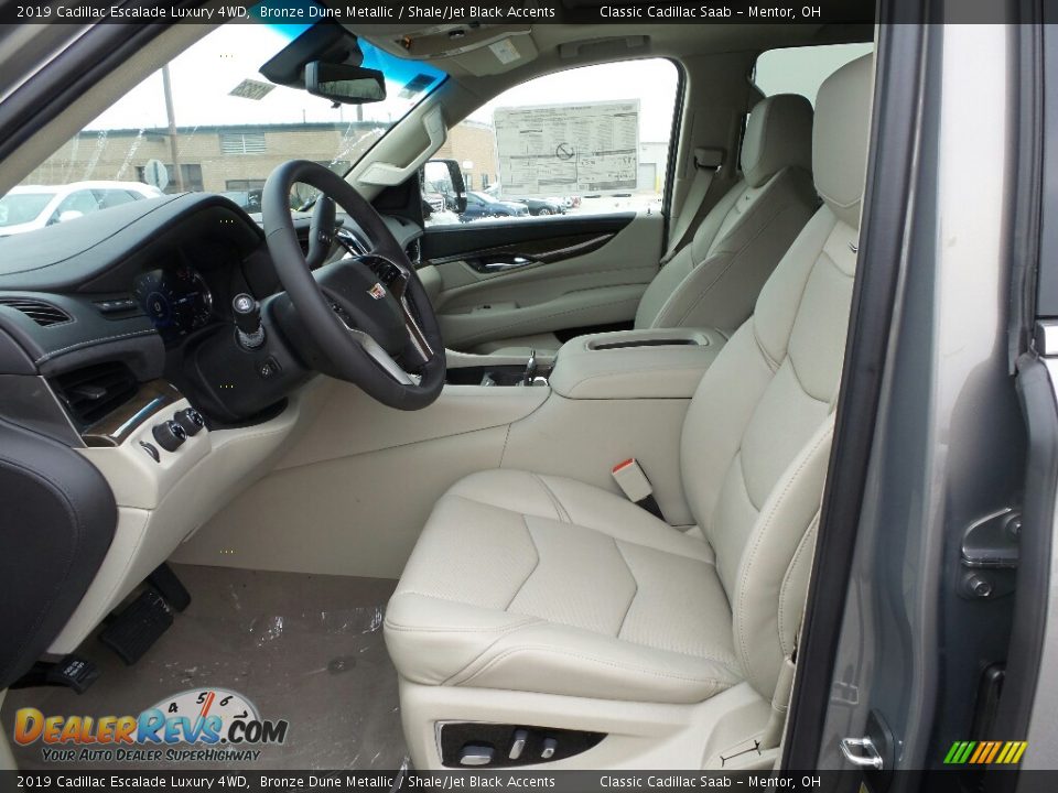 Front Seat of 2019 Cadillac Escalade Luxury 4WD Photo #3