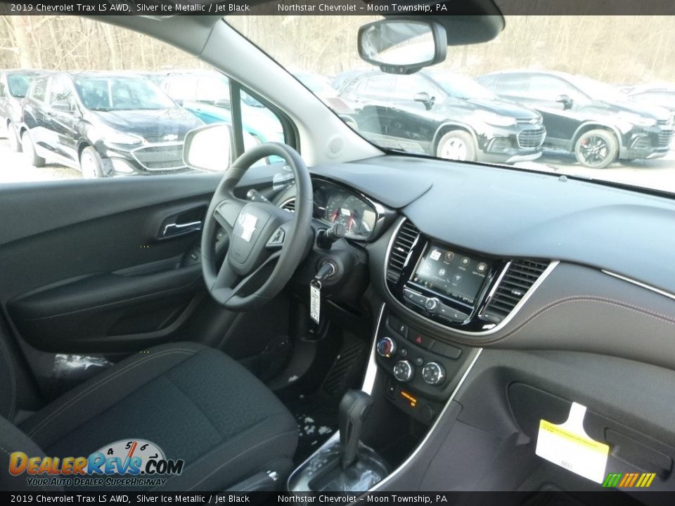 2019 Chevrolet Trax LS AWD Silver Ice Metallic / Jet Black Photo #11