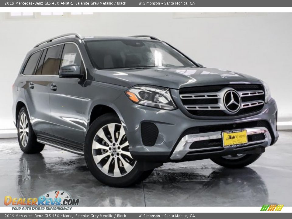 Front 3/4 View of 2019 Mercedes-Benz GLS 450 4Matic Photo #12