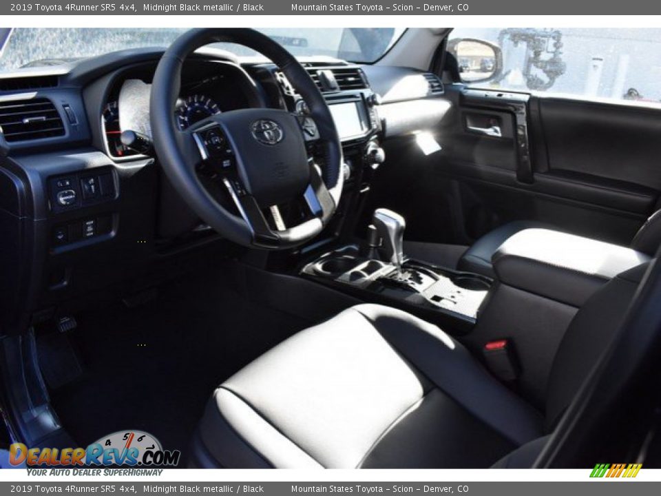 2019 Toyota 4Runner SR5 4x4 Midnight Black metallic / Black Photo #5
