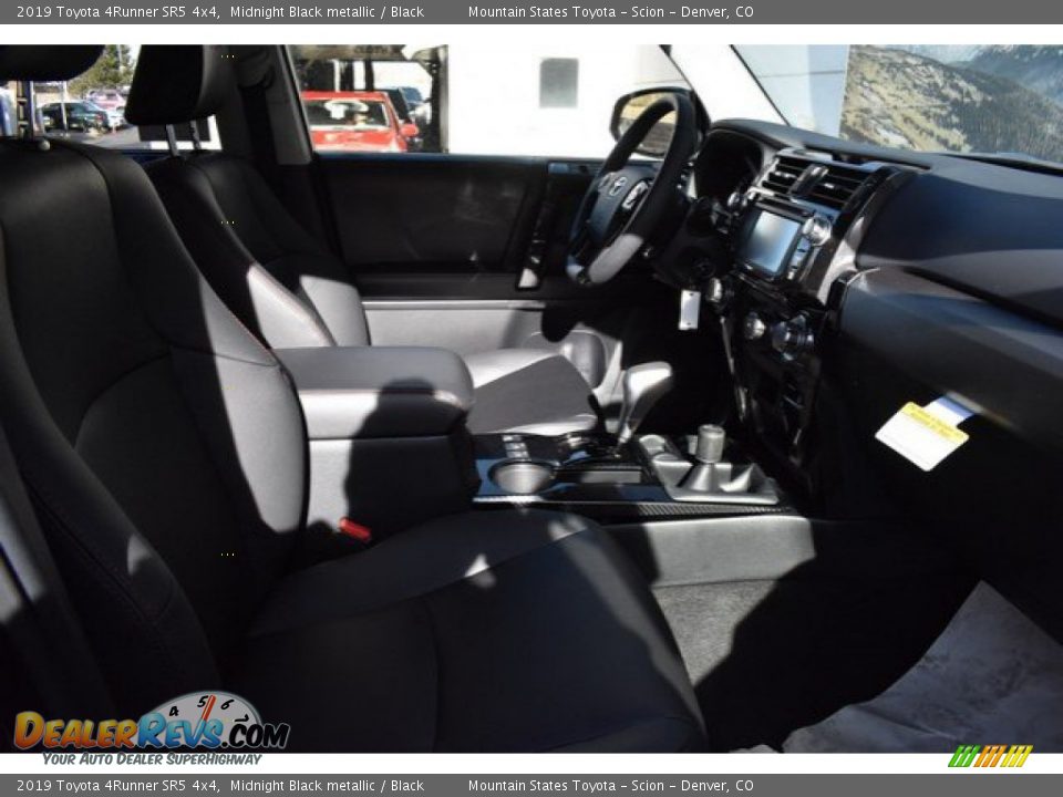 2019 Toyota 4Runner SR5 4x4 Midnight Black metallic / Black Photo #11