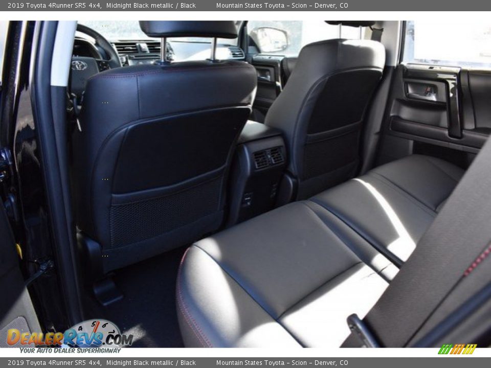 2019 Toyota 4Runner SR5 4x4 Midnight Black metallic / Black Photo #13