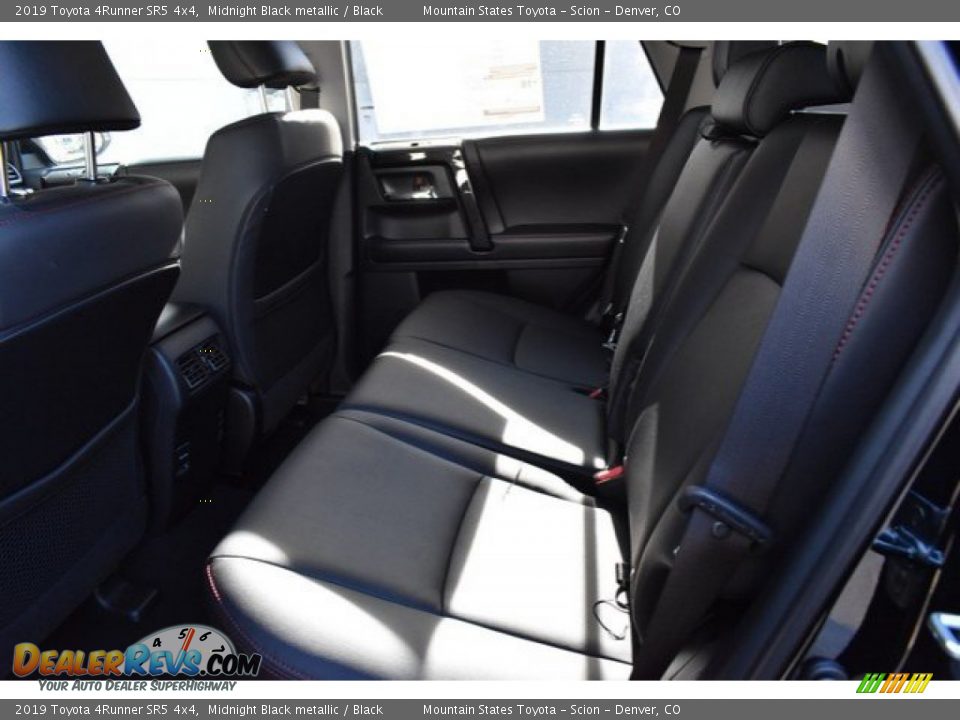 2019 Toyota 4Runner SR5 4x4 Midnight Black metallic / Black Photo #14