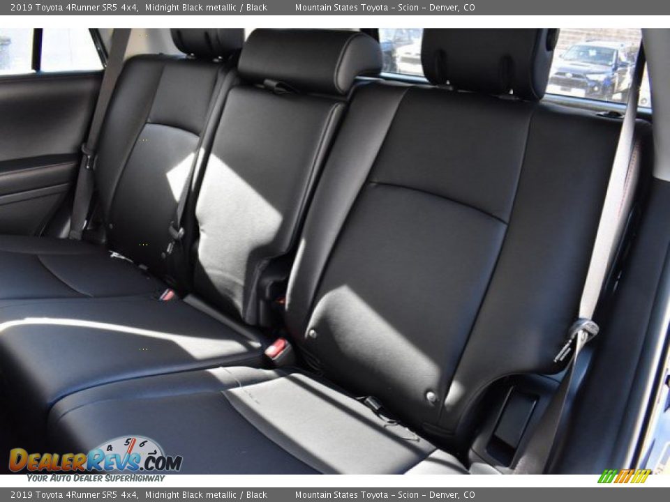 2019 Toyota 4Runner SR5 4x4 Midnight Black metallic / Black Photo #15