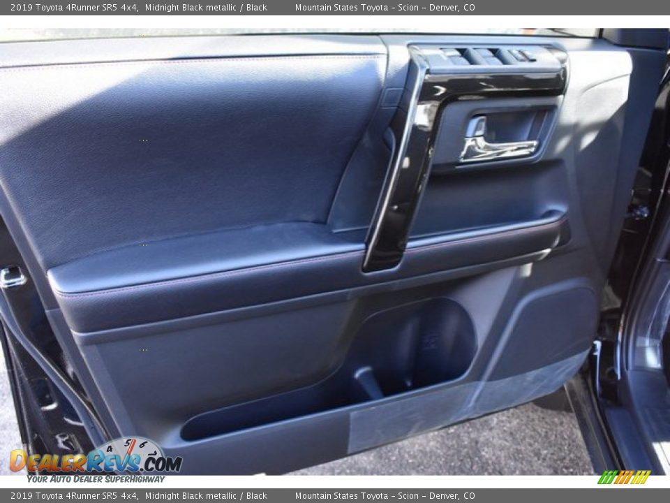 2019 Toyota 4Runner SR5 4x4 Midnight Black metallic / Black Photo #19