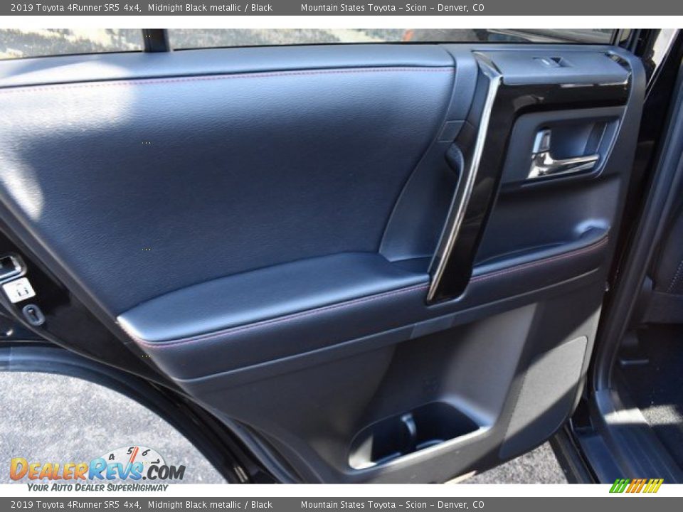 2019 Toyota 4Runner SR5 4x4 Midnight Black metallic / Black Photo #20