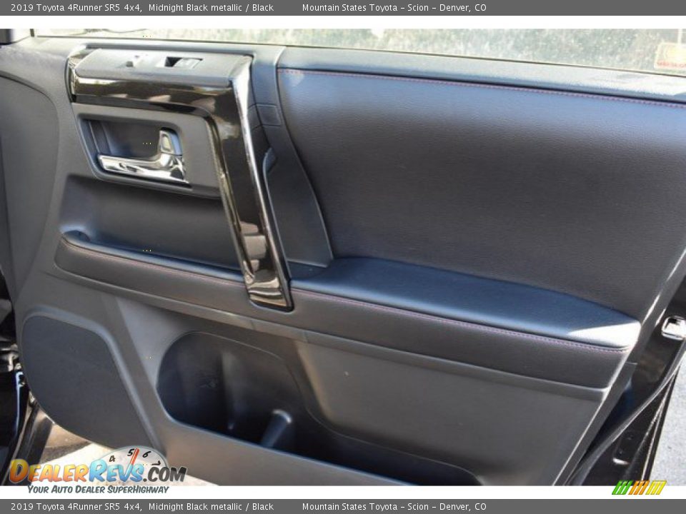 2019 Toyota 4Runner SR5 4x4 Midnight Black metallic / Black Photo #21