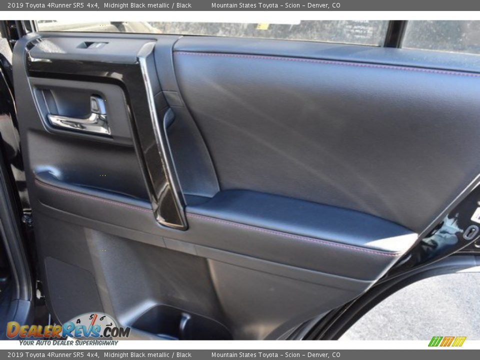 2019 Toyota 4Runner SR5 4x4 Midnight Black metallic / Black Photo #22