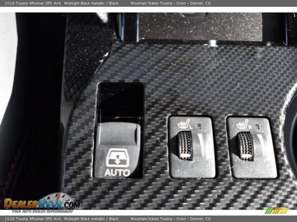 2019 Toyota 4Runner SR5 4x4 Midnight Black metallic / Black Photo #29