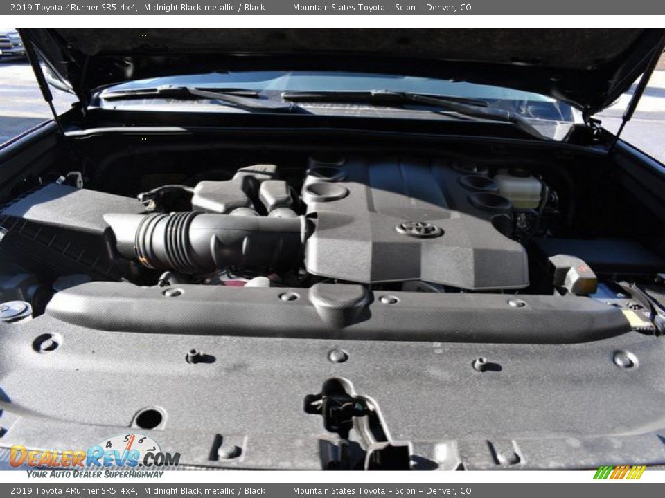 2019 Toyota 4Runner SR5 4x4 Midnight Black metallic / Black Photo #31