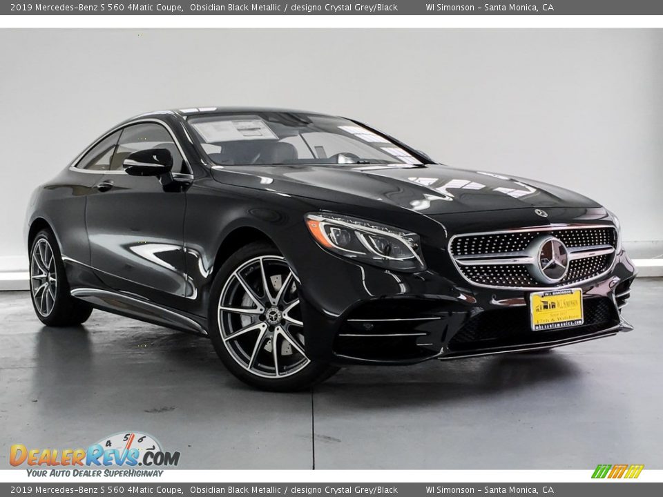 Front 3/4 View of 2019 Mercedes-Benz S 560 4Matic Coupe Photo #12