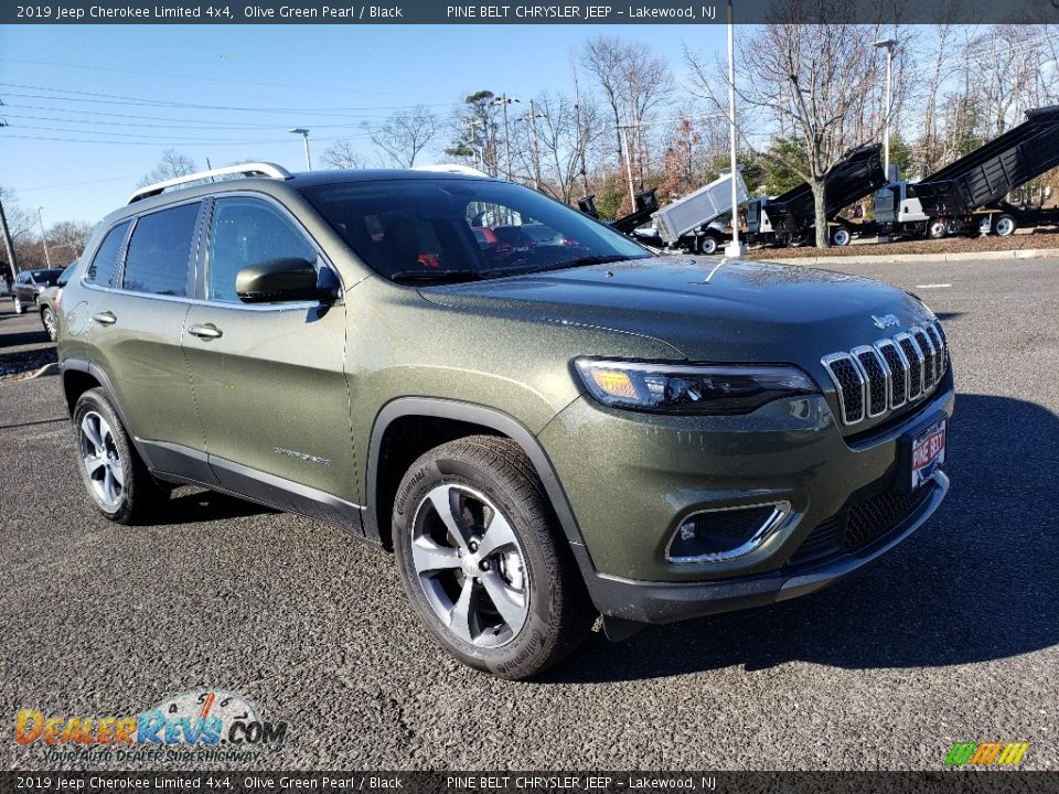 Front 3/4 View of 2019 Jeep Cherokee Limited 4x4 Photo #1