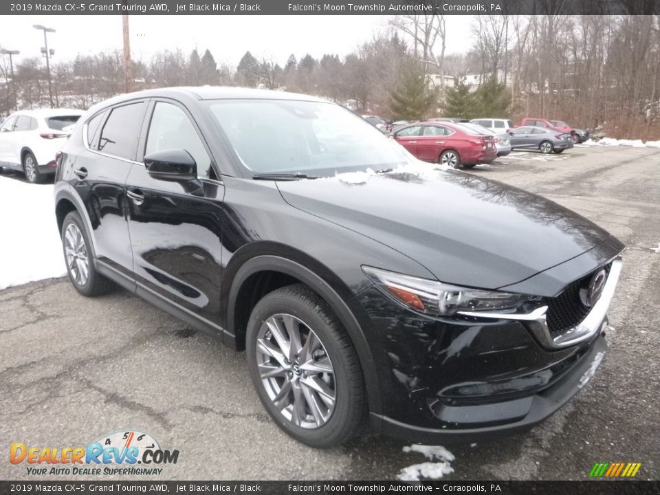 Front 3/4 View of 2019 Mazda CX-5 Grand Touring AWD Photo #3