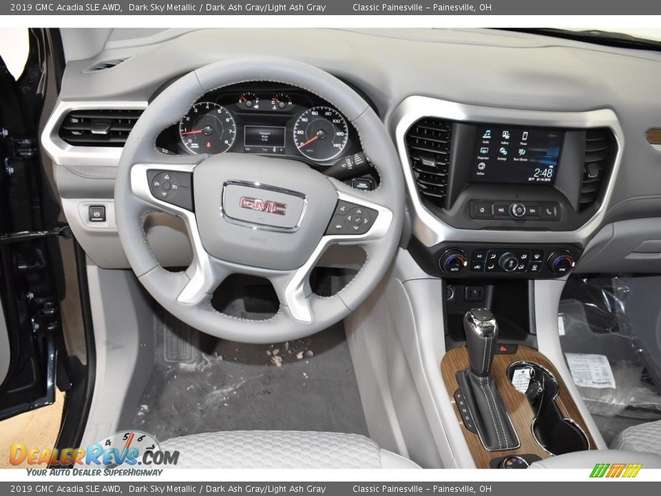 Dashboard of 2019 GMC Acadia SLE AWD Photo #9