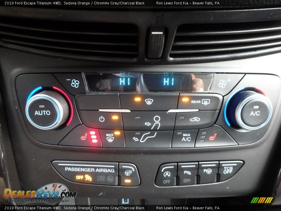 Controls of 2019 Ford Escape Titanium 4WD Photo #19